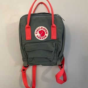 Mini Fjall Raven Kånken backpack, green and pink